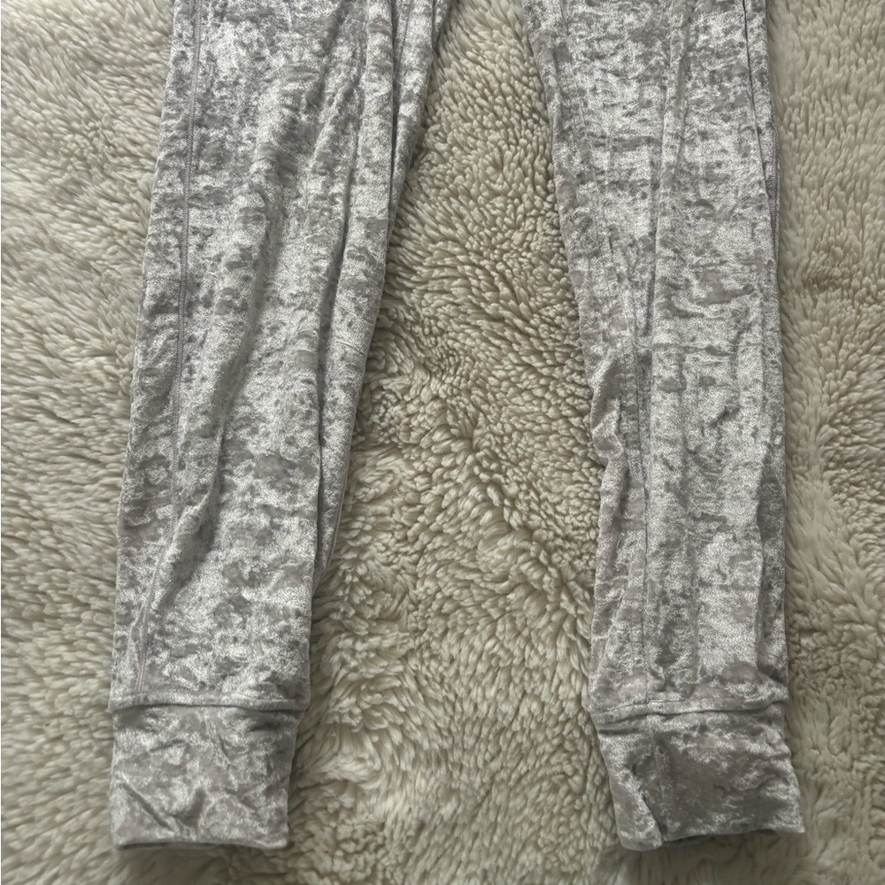 Lululemon Ready To Crush High Rise Velvet Joggers in Chrome Size 6 - Picture 7 of 11